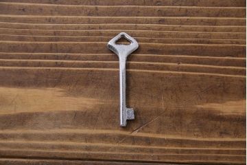 ビンテージ　永田良介商店製　S型　シックなデザインの整理箪笥(チェスト)(定価41万円)(1)