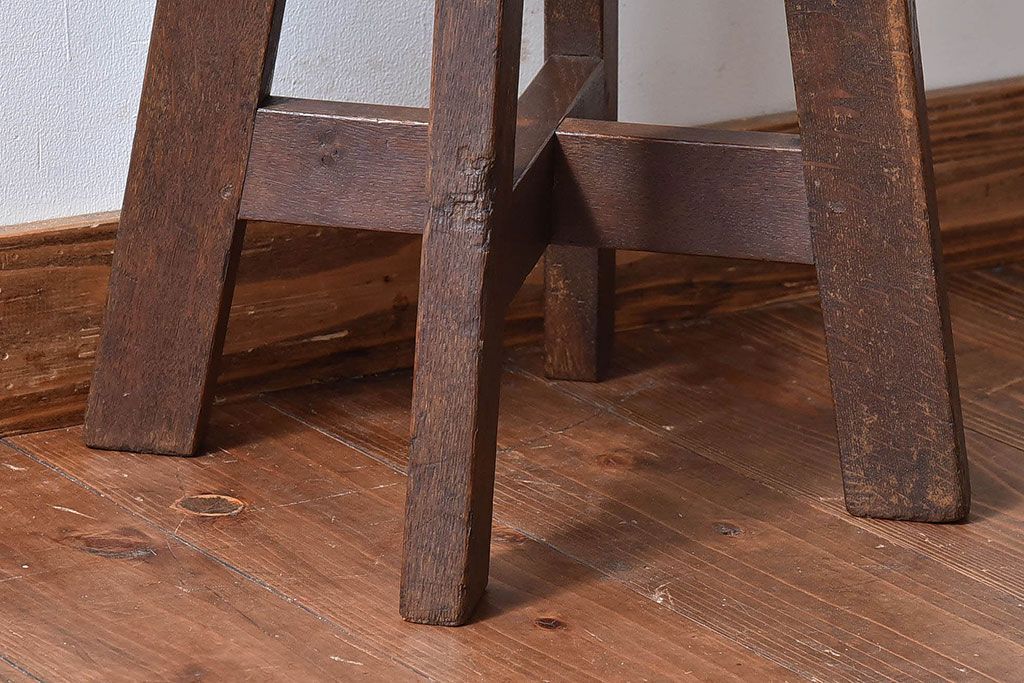 アンティーク雑貨　和製アンティーク　古いナラ材の木製スツール(丸椅子、チェア、花台)