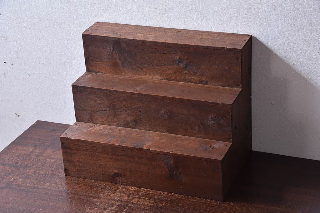 アンティーク雑貨　総桐材　古い木製のアンティーク飾り台(ディスプレイ台、花台、ウッドステージ)(1)