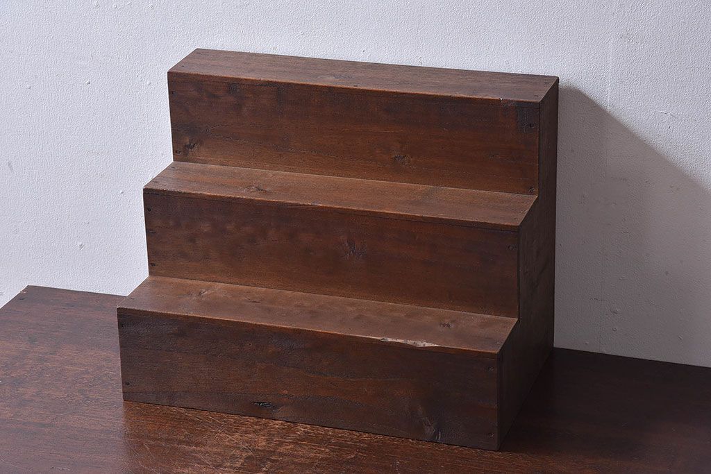 アンティーク雑貨　総桐材　古い木製のアンティーク飾り台(ディスプレイ台、花台、ウッドステージ)(2)