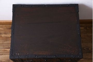 アンティーク家具　和製アンティーク　総桐材　重厚な面持が目を惹く船箪笥(帳箱、舟箪笥、桐箪笥、桐たんす)