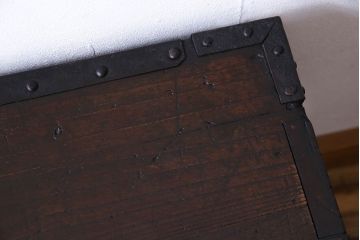 アンティーク家具　和製アンティーク　総桐材　重厚な面持が目を惹く船箪笥(帳箱、舟箪笥、桐箪笥、桐たんす)