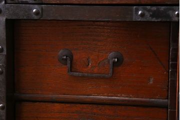 アンティーク家具　和製アンティーク　総桐材　重厚な面持が目を惹く船箪笥(帳箱、舟箪笥、桐箪笥、桐たんす)