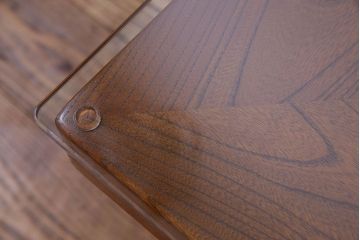 アンティーク雑貨　中古　総ケヤキ材　ガラス天板付き　四尺　杢目が美しい関西火鉢(長火鉢、囲炉裏、テーブル)