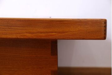 アンティーク雑貨　中古　総ケヤキ材　ガラス天板付き　四尺　杢目が美しい関西火鉢(長火鉢、囲炉裏、テーブル)