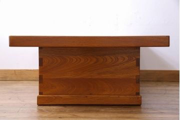 アンティーク雑貨　中古　総ケヤキ材　ガラス天板付き　四尺　杢目が美しい関西火鉢(長火鉢、囲炉裏、テーブル)