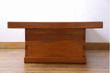 アンティーク雑貨　中古　総ケヤキ材　ガラス天板付き　四尺　杢目が美しい関西火鉢(長火鉢、囲炉裏、テーブル)