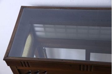 アンティーク家具　大正ロマン　色ガラス入り　シックな雰囲気漂うタバコ屋の台付きガラスケース(ショーケース、飾り棚、陳列棚)