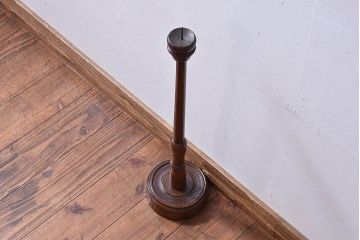 アンティーク雑貨　総ケヤキ材　古い木製のアンティークろうそく立て(燭台、キャンドルスタンド)