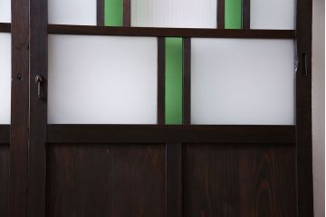 和製アンティーク　大正ロマン香る　色ガラス入りのガラス戸(引き戸、建具)2枚組