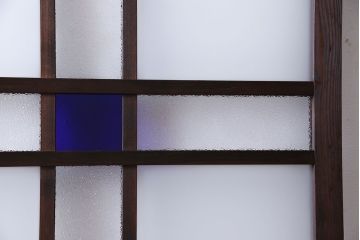 和製アンティーク　色ガラス入り　大正ロマンの雰囲気漂うガラス戸(引き戸、建具)2枚組