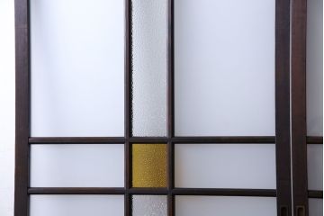大正ロマン　色ガラス入りのアンティークガラス戸(引き戸、建具)2枚セット