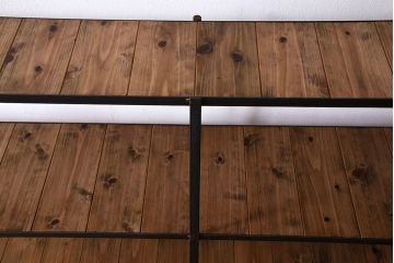 ラフジュオリジナル　シンプルな台形アイアンラック(飾り棚、陳列棚)