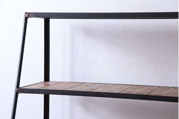 ラフジュオリジナル　シンプルな台形アイアンラック(飾り棚、陳列棚)
