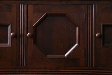 中古　松本民芸家具　デザインが印象的なD型サイドボード(収納棚)(定価43万円)