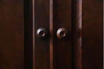 中古美品　北海道民芸家具　HM160K　上品なキャビネット(食器棚、本箱、書棚、収納棚)(定価約45万)