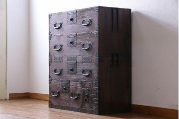 アンティーク家具　和製アンティーク　関東産　金具が立派な総桐材のアンティークチェスト(時代箪笥、衣装箪笥、重ね箪笥、桐箪笥、桐たんす)