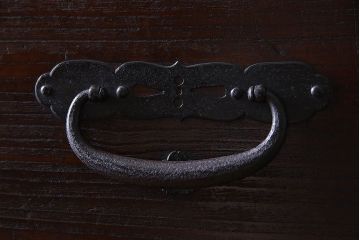 アンティーク家具　和製アンティーク　関東産　金具が立派な総桐材のアンティークチェスト(時代箪笥、衣装箪笥、重ね箪笥、桐箪笥、桐たんす)