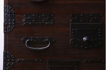 アンティーク家具　和製アンティーク　関東産　金具が立派な総桐材のアンティークチェスト(時代箪笥、衣装箪笥、重ね箪笥、桐箪笥、桐たんす)