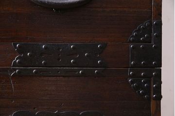 アンティーク家具　和製アンティーク　関東産　金具が立派な総桐材のアンティークチェスト(時代箪笥、衣装箪笥、重ね箪笥、桐箪笥、桐たんす)