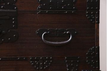 アンティーク家具　和製アンティーク　関東産　金具が立派な総桐材のアンティークチェスト(時代箪笥、衣装箪笥、重ね箪笥、桐箪笥、桐たんす)