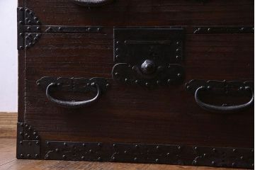 アンティーク家具　和製アンティーク　関東産　金具が立派な総桐材のアンティークチェスト(時代箪笥、衣装箪笥、重ね箪笥、桐箪笥、桐たんす)