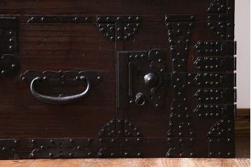 アンティーク家具　和製アンティーク　関東産　金具が立派な総桐材のアンティークチェスト(時代箪笥、衣装箪笥、重ね箪笥、桐箪笥、桐たんす)