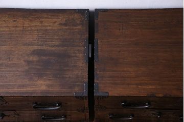 アンティーク家具　和製アンティーク　関東産　金具が立派な総桐材のアンティークチェスト(時代箪笥、衣装箪笥、重ね箪笥、桐箪笥、桐たんす)