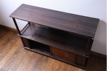 ビンテージ家具　ビンテージ　栗材　透かし彫りと意匠が印象的な浮造り仕上げの飾り棚(茶棚、戸棚)