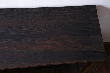 ビンテージ家具　ビンテージ　栗材　透かし彫りと意匠が印象的な浮造り仕上げの飾り棚(茶棚、戸棚)