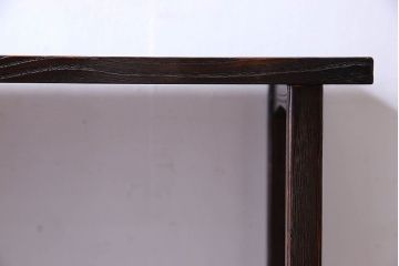 ビンテージ家具　ビンテージ　栗材　透かし彫りと意匠が印象的な浮造り仕上げの飾り棚(茶棚、戸棚)
