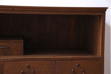 アンティーク家具　昭和期　脚付き チェッカーガラスがおしゃれな箪笥ローボード(キャビネット、収納棚、テレビボード)