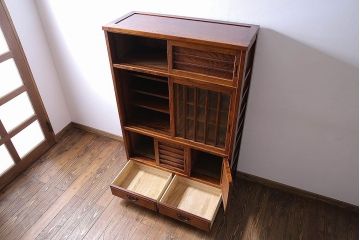 中古　高級品　松本伝統　指物工芸家具　本漆塗りが高級感漂う食器棚(水屋箪笥、収納棚、キャビネット)(定価52万円)