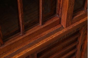 中古　高級品　松本伝統　指物工芸家具　本漆塗りが高級感漂う食器棚(水屋箪笥、収納棚、キャビネット)(定価52万円)