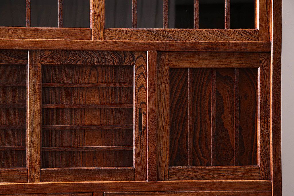中古　高級品　松本伝統　指物工芸家具　本漆塗りが高級感漂う食器棚(水屋箪笥、収納棚、キャビネット)(定価52万円)