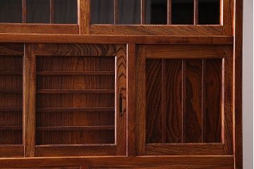 中古　高級品　松本伝統　指物工芸家具　本漆塗りが高級感漂う食器棚(水屋箪笥、収納棚、キャビネット)(定価52万円)