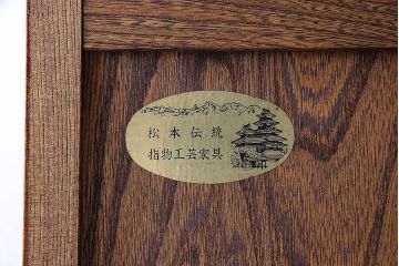中古　高級品　松本伝統　指物工芸家具　本漆塗りが高級感漂う食器棚(水屋箪笥、収納棚、キャビネット)(定価52万円)