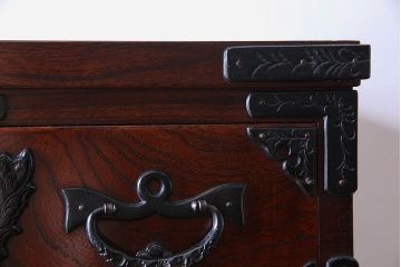 中古 伝統民芸家具 岩谷堂箪笥　杢目と金具が存在感を放つ整理箪笥(3)(定価約50万円)
