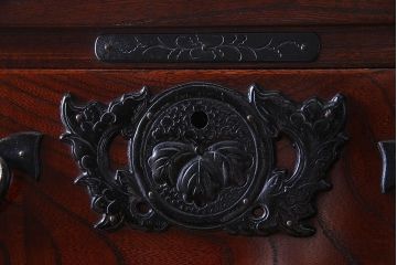 中古 伝統民芸家具 岩谷堂箪笥　杢目と金具が存在感を放つ整理箪笥(3)(定価約50万円)