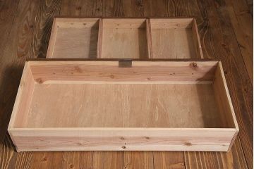 レトロ家具　昭和レトロ　チェッカーガラス入りのレトロなチェスト(タンス、衣装箪笥、引き出し、キャビネット)