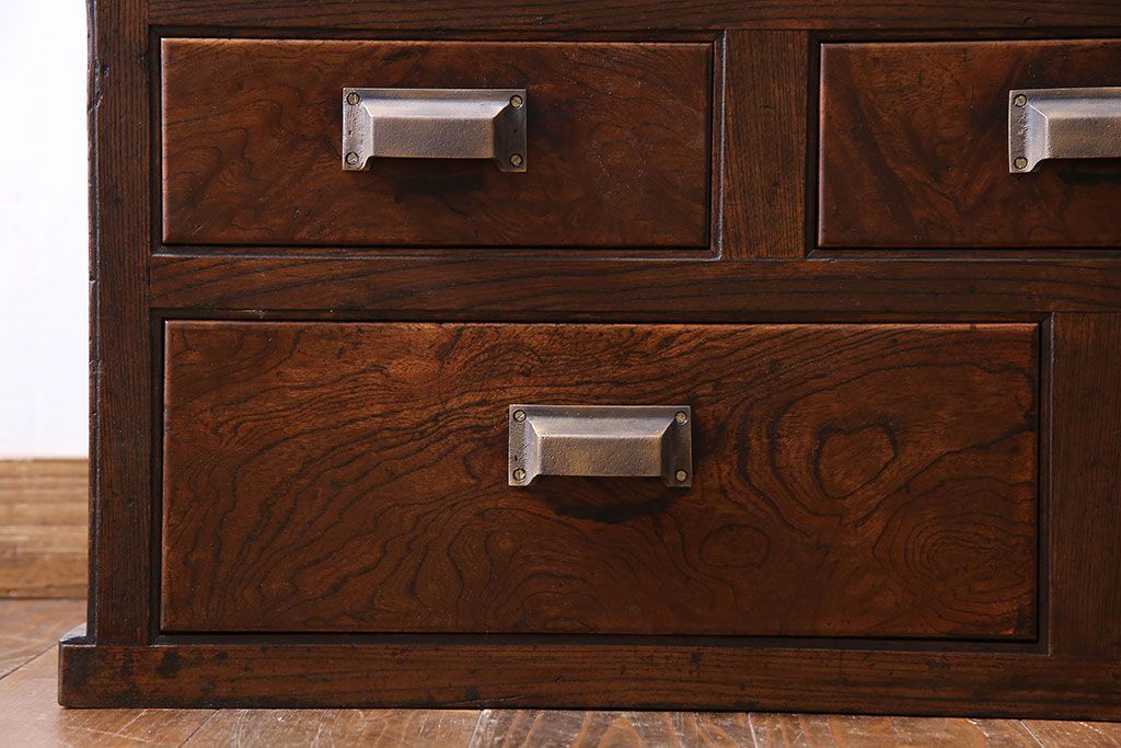 アンティーク家具　明治大正期　前面ケヤキ材　モールガラスがお洒落なアンティークキャビネット(収納棚、戸棚)