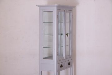 ペイント家具　4面ガラス　上品な色合いのキャビネット(ケビント、ガラスケース、陳列棚、飾り棚)