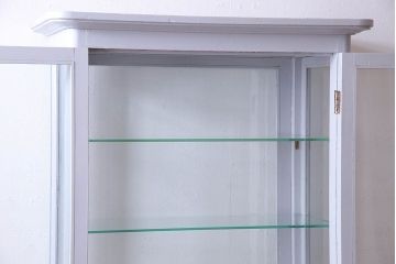 ペイント家具　4面ガラス　上品な色合いのキャビネット(ケビント、ガラスケース、陳列棚、飾り棚)