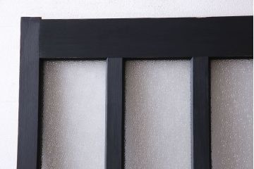 レトロガラス使用!ブラックカラーペイントが素敵なガラス戸(引き戸、建具)