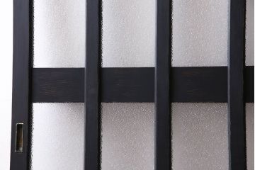 レトロガラス使用!ブラックカラーペイントが素敵なガラス戸(引き戸、建具)