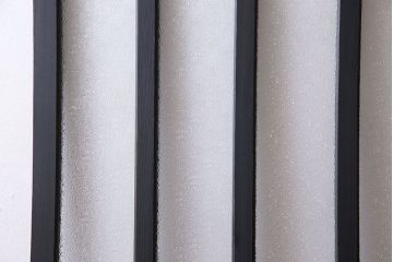 レトロガラス使用!ブラックカラーペイントが素敵なガラス戸(引き戸、建具)