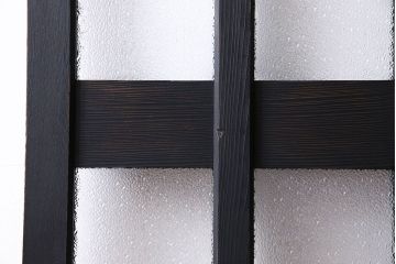 レトロガラス使用!ブラックカラーペイントが素敵なガラス戸(引き戸、建具)