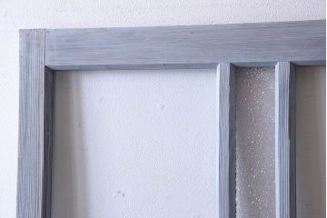 レトロガラス入り!爽やかな色合いが素敵なアンティークペイントのガラス戸(引き戸、建具)