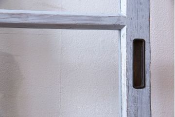 レトロガラス入り!爽やかな色合いが素敵なアンティークペイントのガラス戸(引き戸、建具)