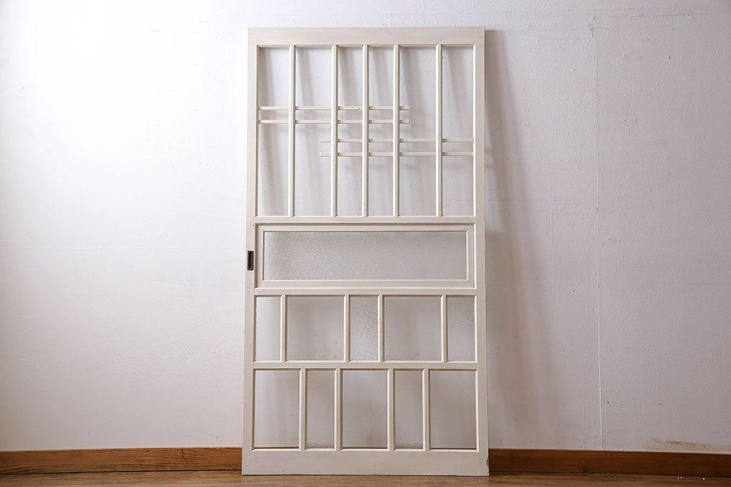 ペイント家具　変わったデザインが目を引く引き戸1枚(ガラス戸、ガラス帯戸、建具)(1)